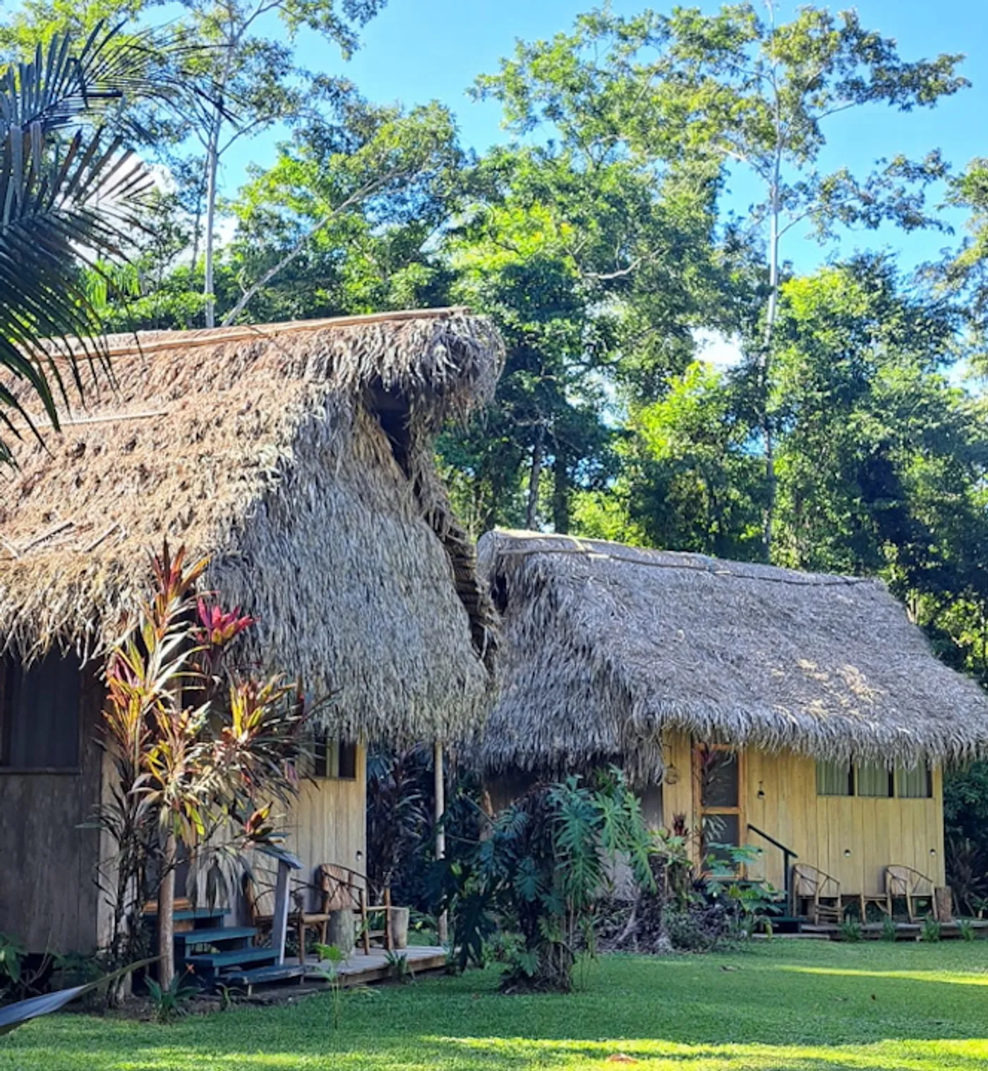 A manicured garden with the fronts of 2 casitas in view.